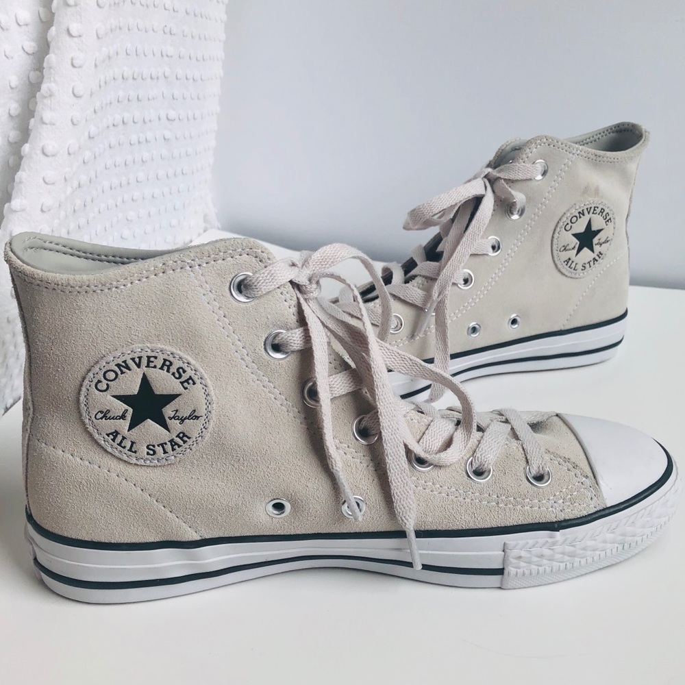 Parchment Suede High Top Converse 🖤